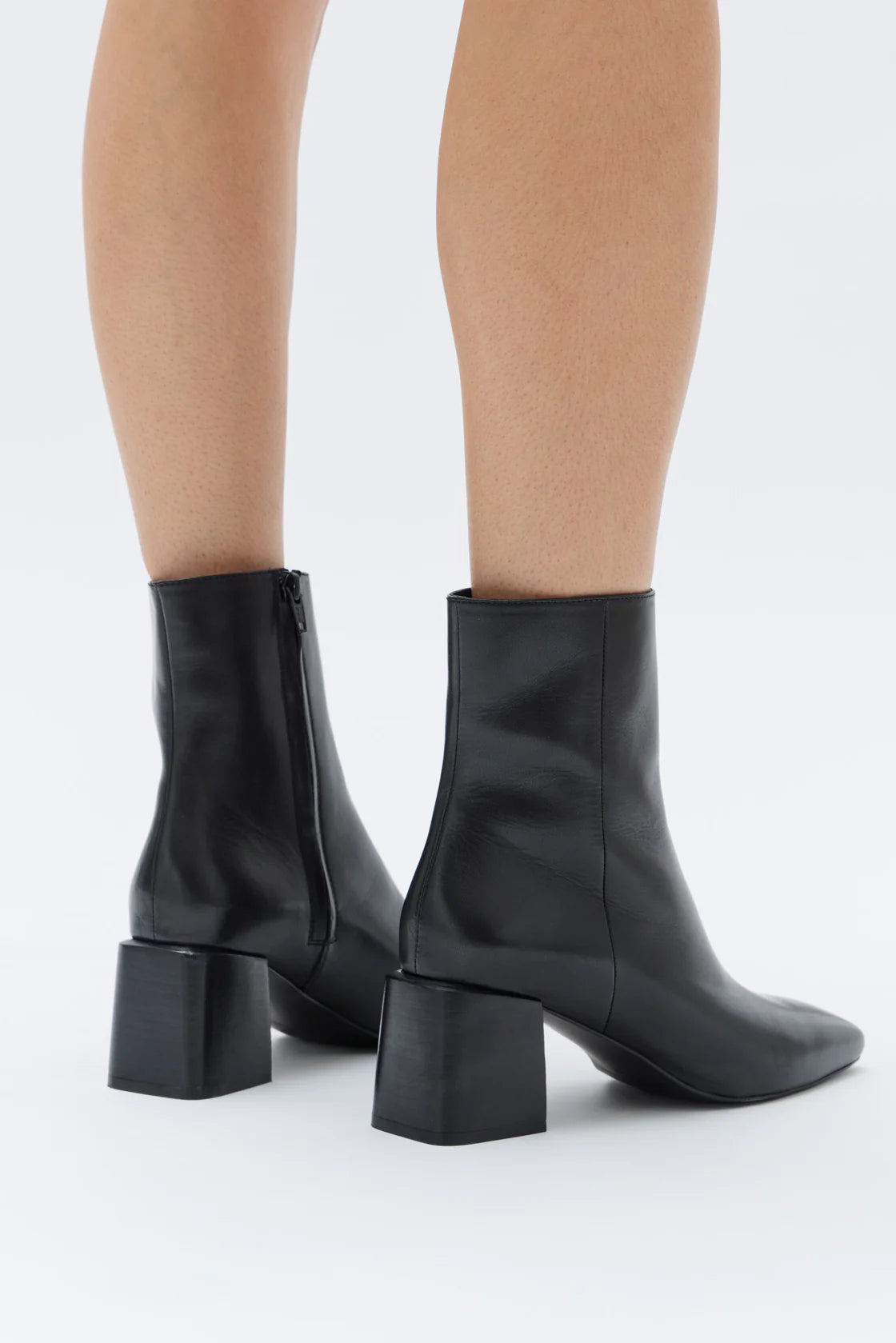 KIARA HEELED LEATHER BOOT | BLACK