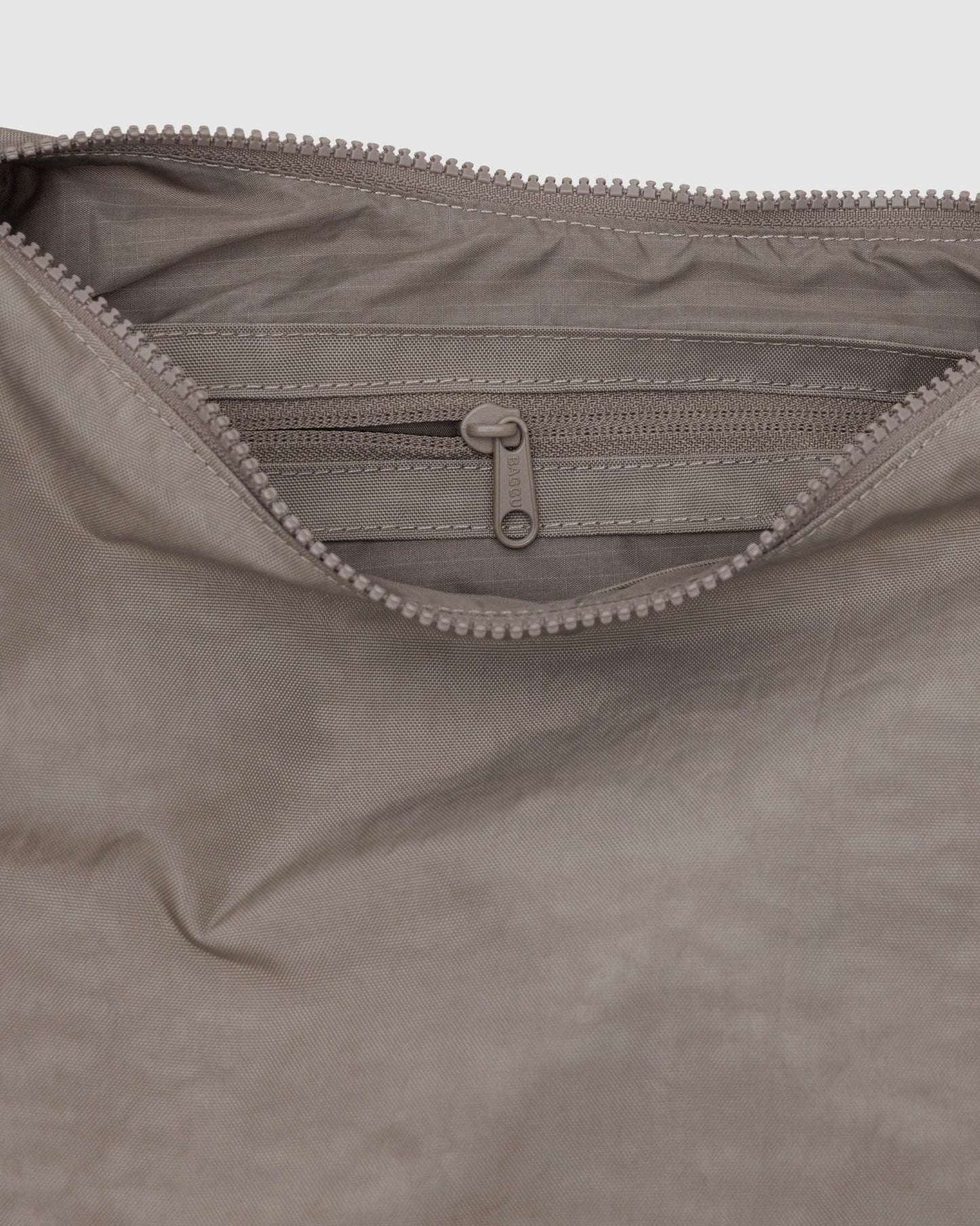 MEDIUM NYLON CRESCENT BAG | DOVE