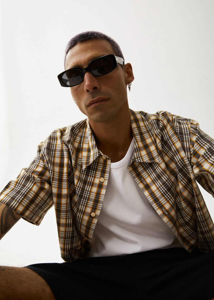 CHECK OUT SHORT SLEEVE SHIRT | MOONBEAN