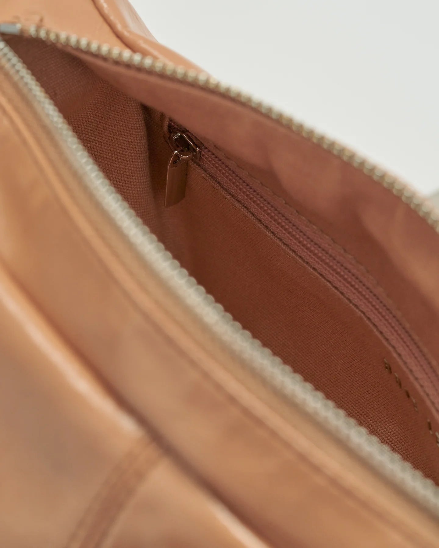 LUCA SHOULDER BAG | MILK TEA GLOSSY CRINKLE