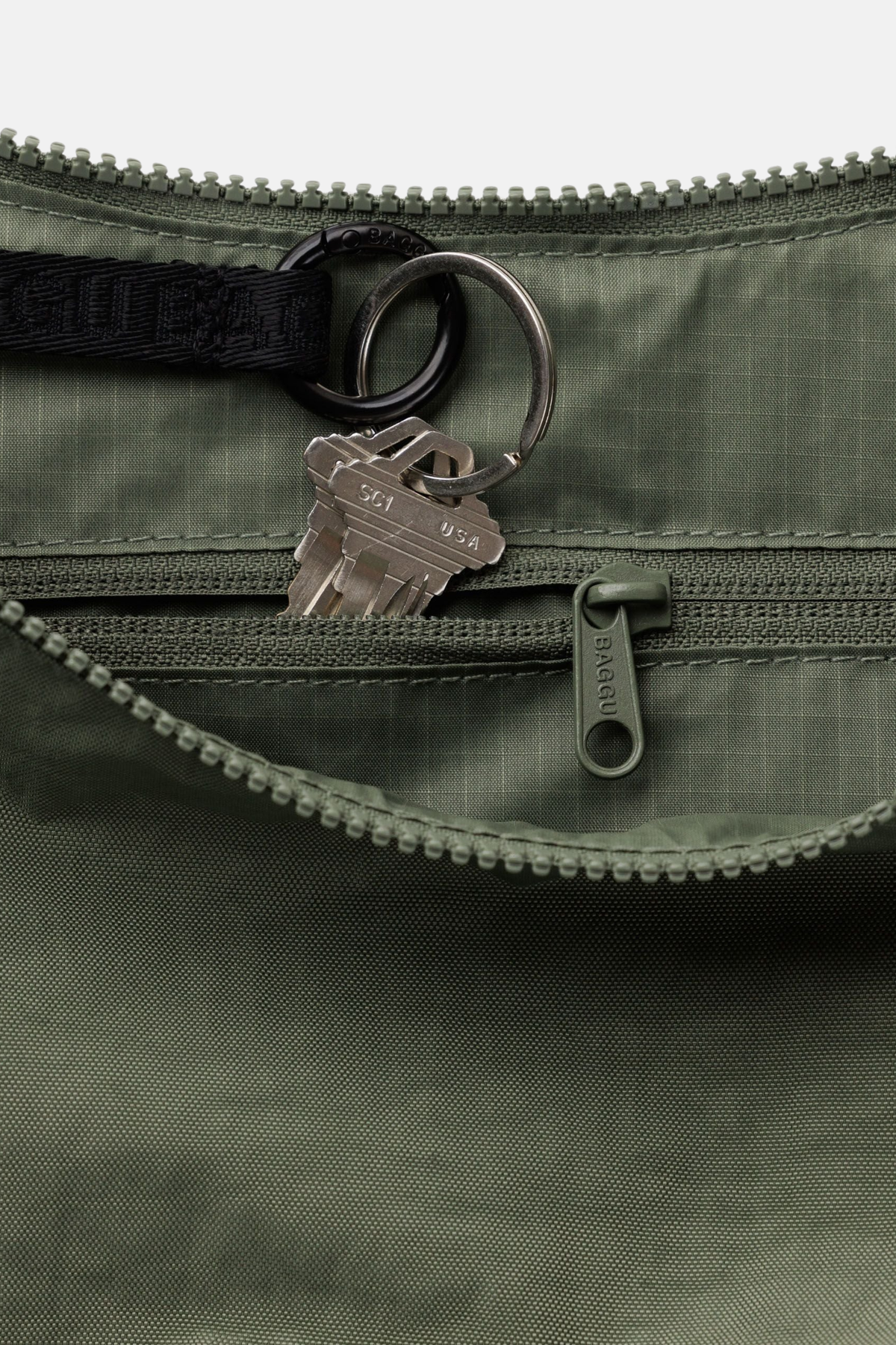 Baggu Medium Nylon Crescent Bag Caper
