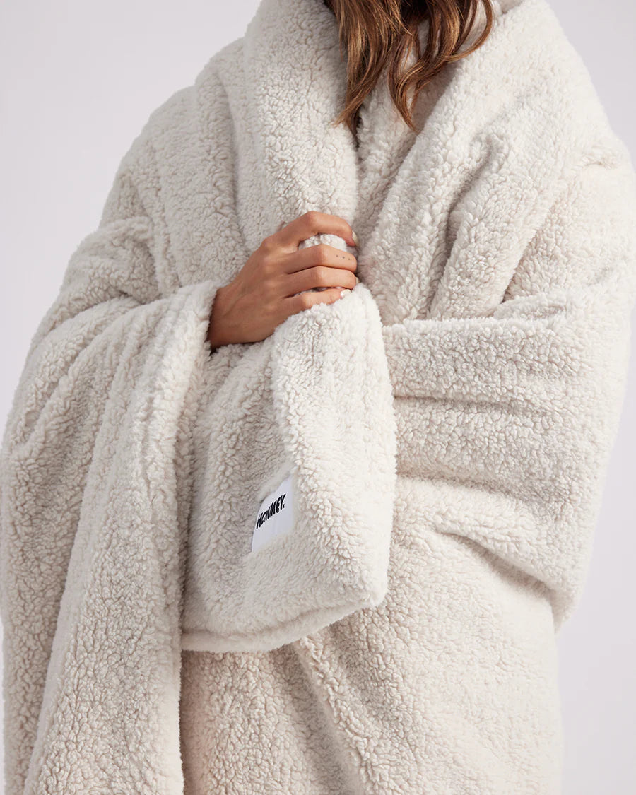 FAUX FUR THROW BLANKET MARSHMALLOW – Sean Scott Boutique