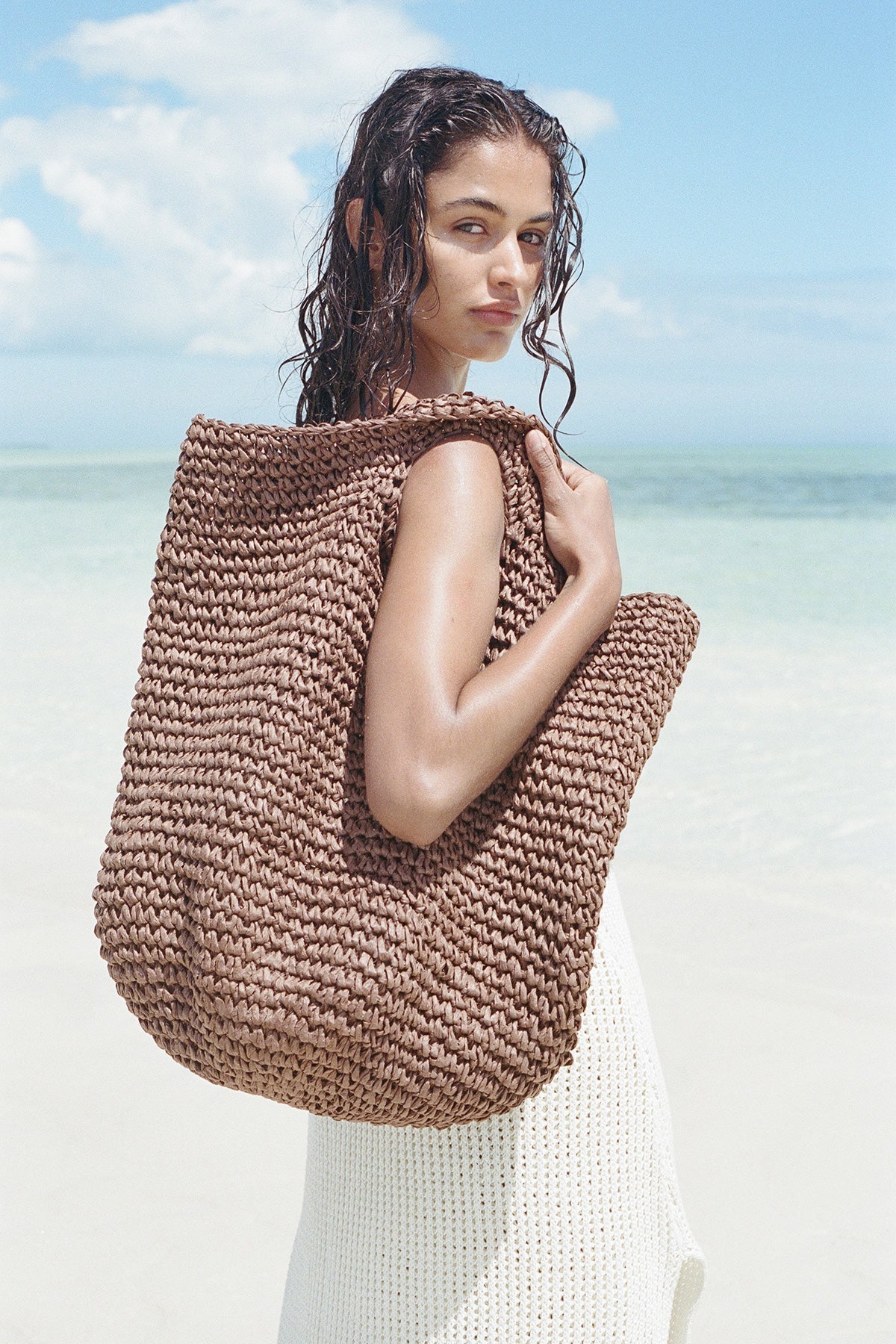 ROUND STRAW BAG | WALNUT