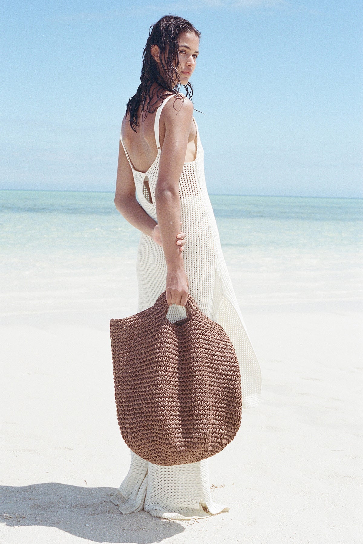 ROUND STRAW BAG | WALNUT