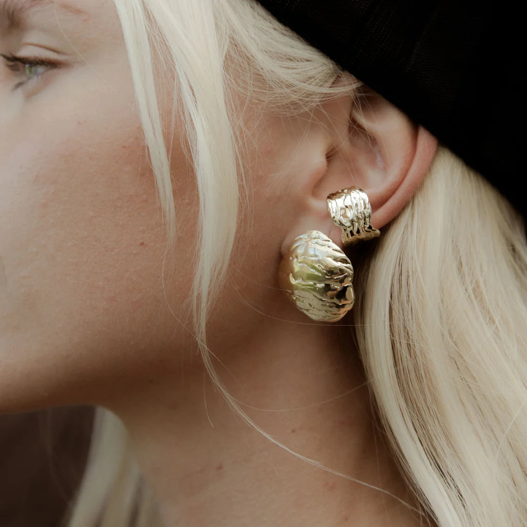 OYSTER DISC EARRINGS | GOLD