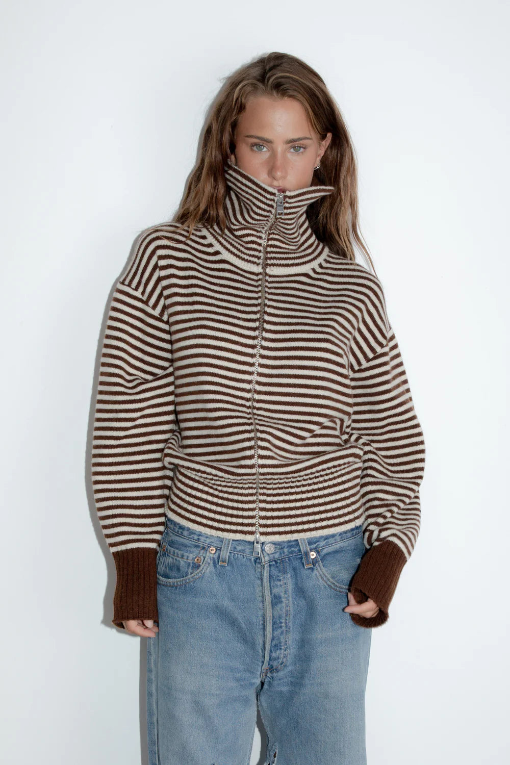 FOLD DOWN ZIPPER KNIT - DARK BROWN/CREAM STRIPE