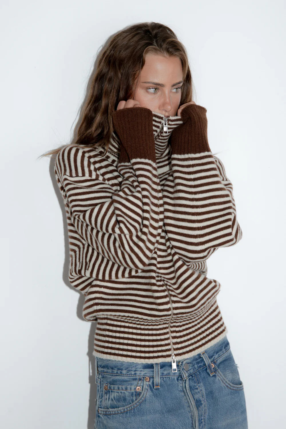 FOLD DOWN ZIPPER KNIT - DARK BROWN/CREAM STRIPE