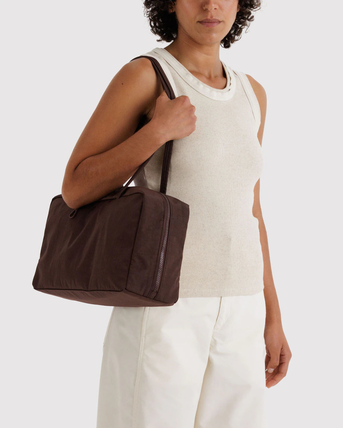 MEDIUM NYLON BOWLER BAG | COFFEE