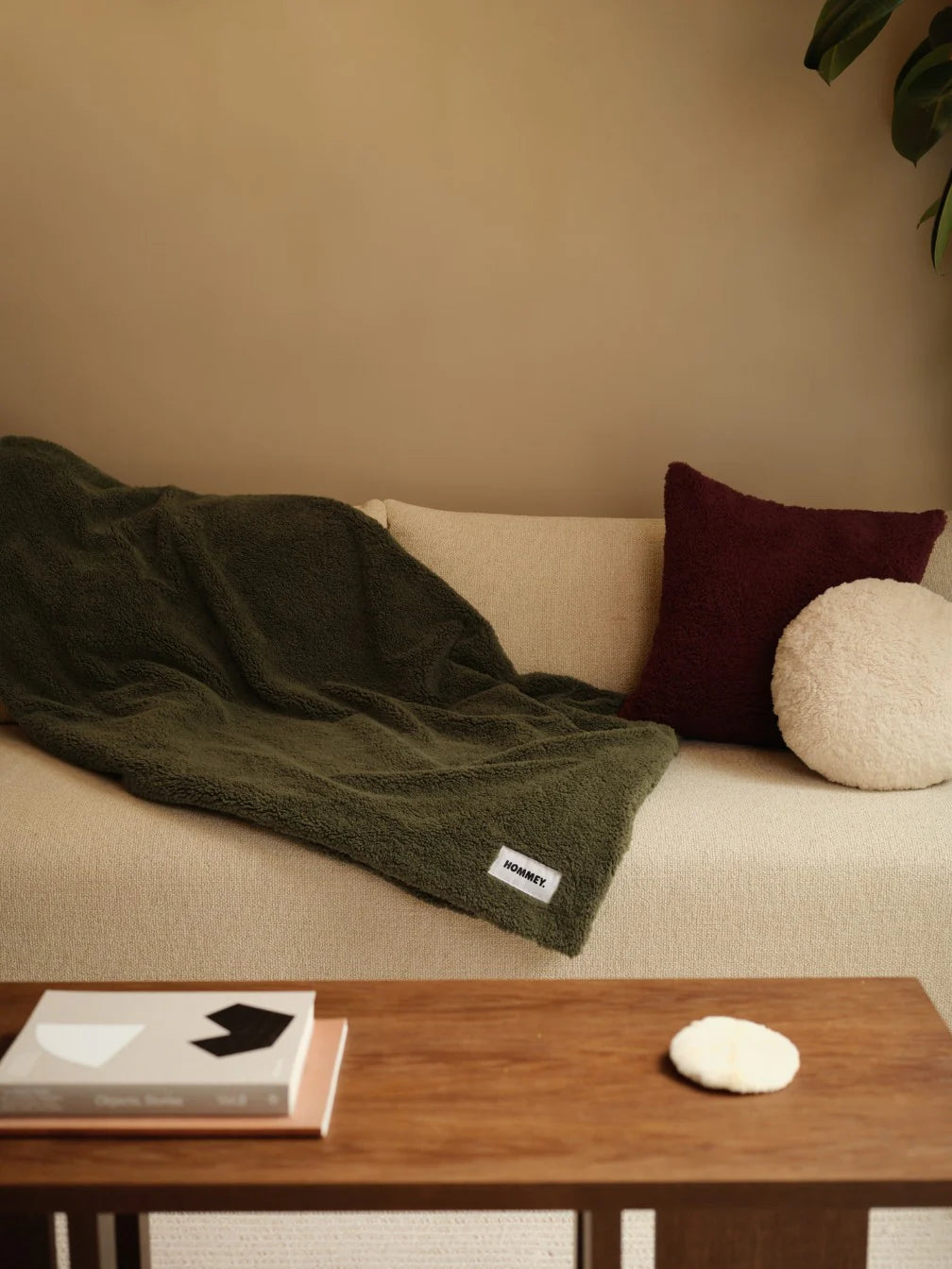 FAUX FUR THROW BLANKET | OLIVE