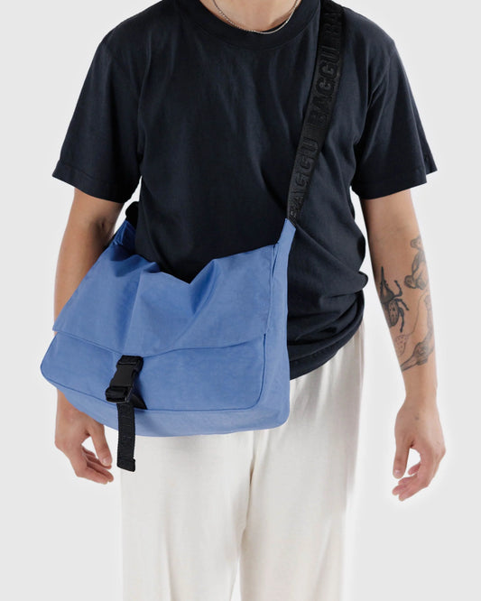 NYLON MESSENGER BAG | PANSY BLUE