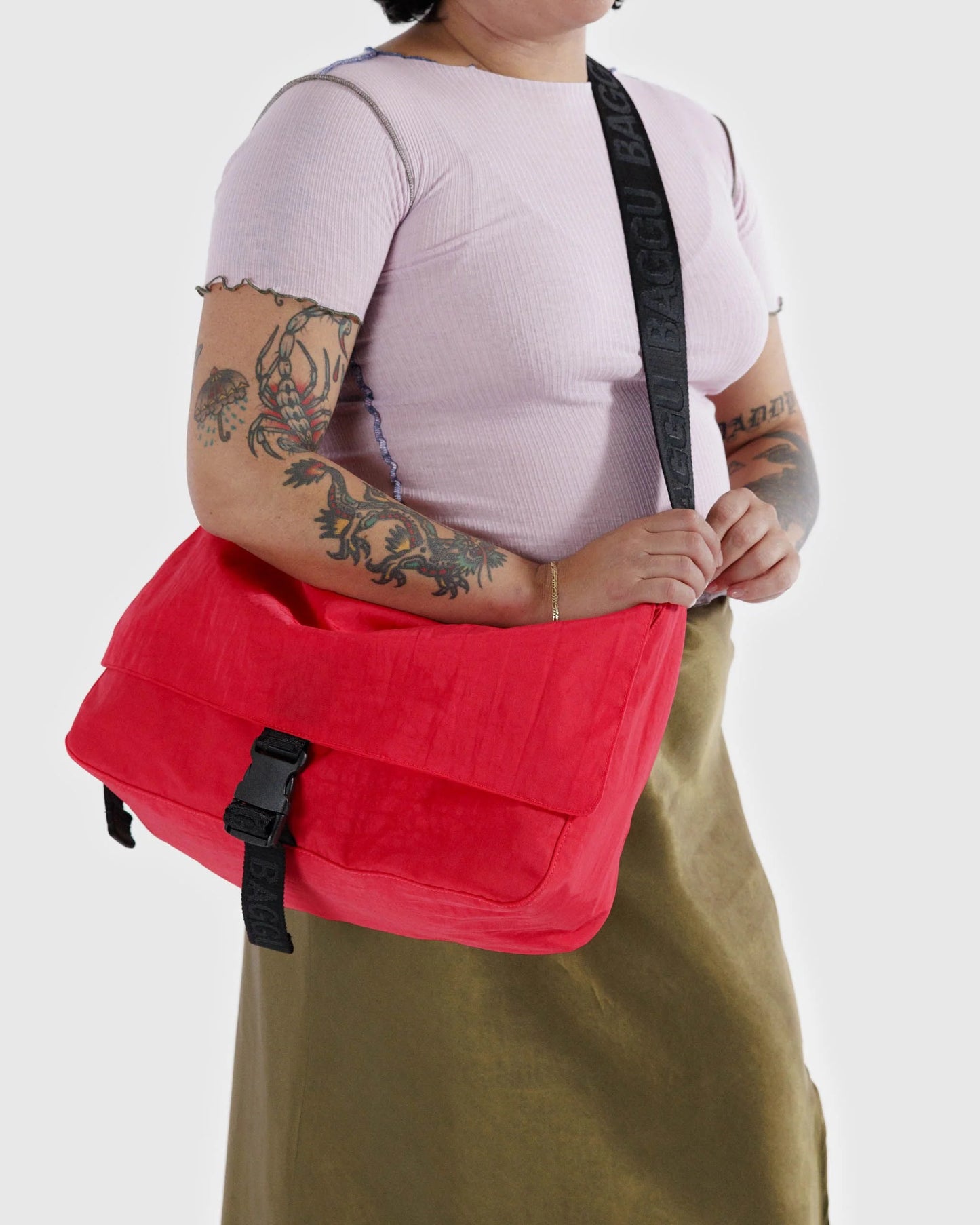 NYLON MESSENGER BAG | CANDY APPLE