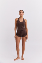SCRUNCH SHORTS | DARK BROWN