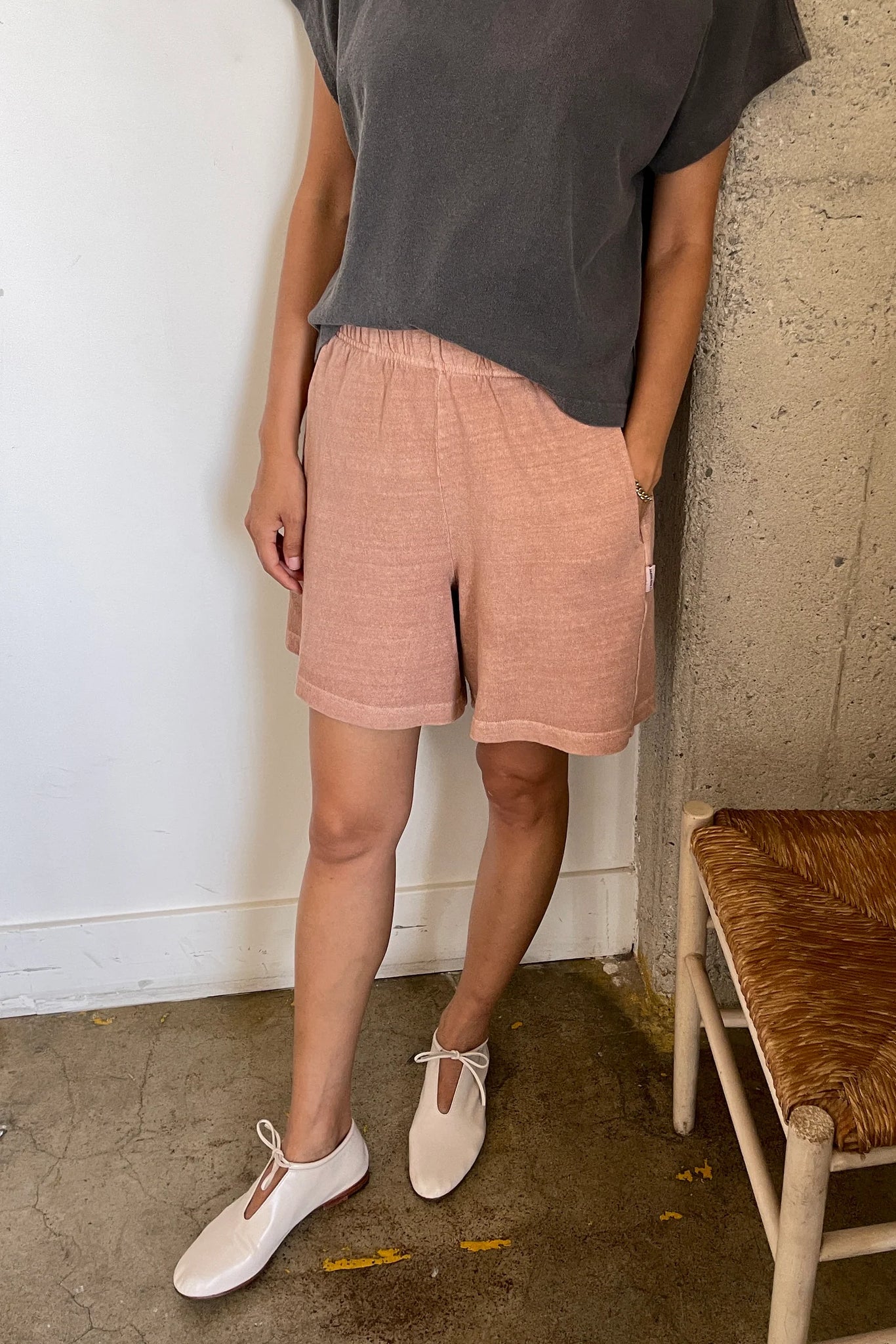 FLARED BASKETBALL SHORTS | MACCHIATO