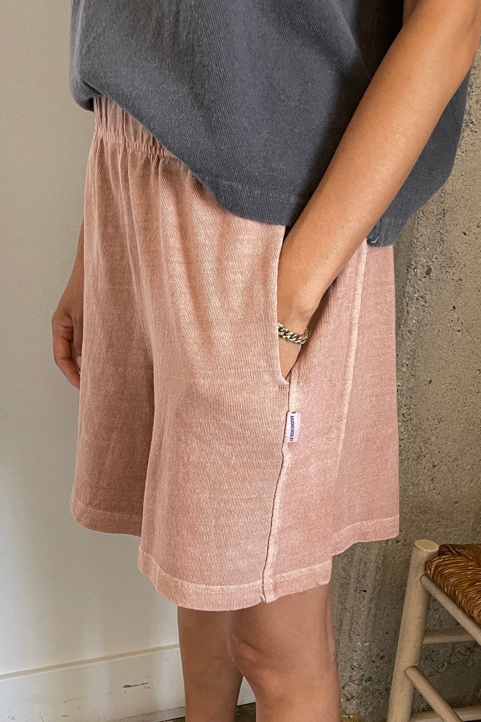FLARED BASKETBALL SHORTS | MACCHIATO