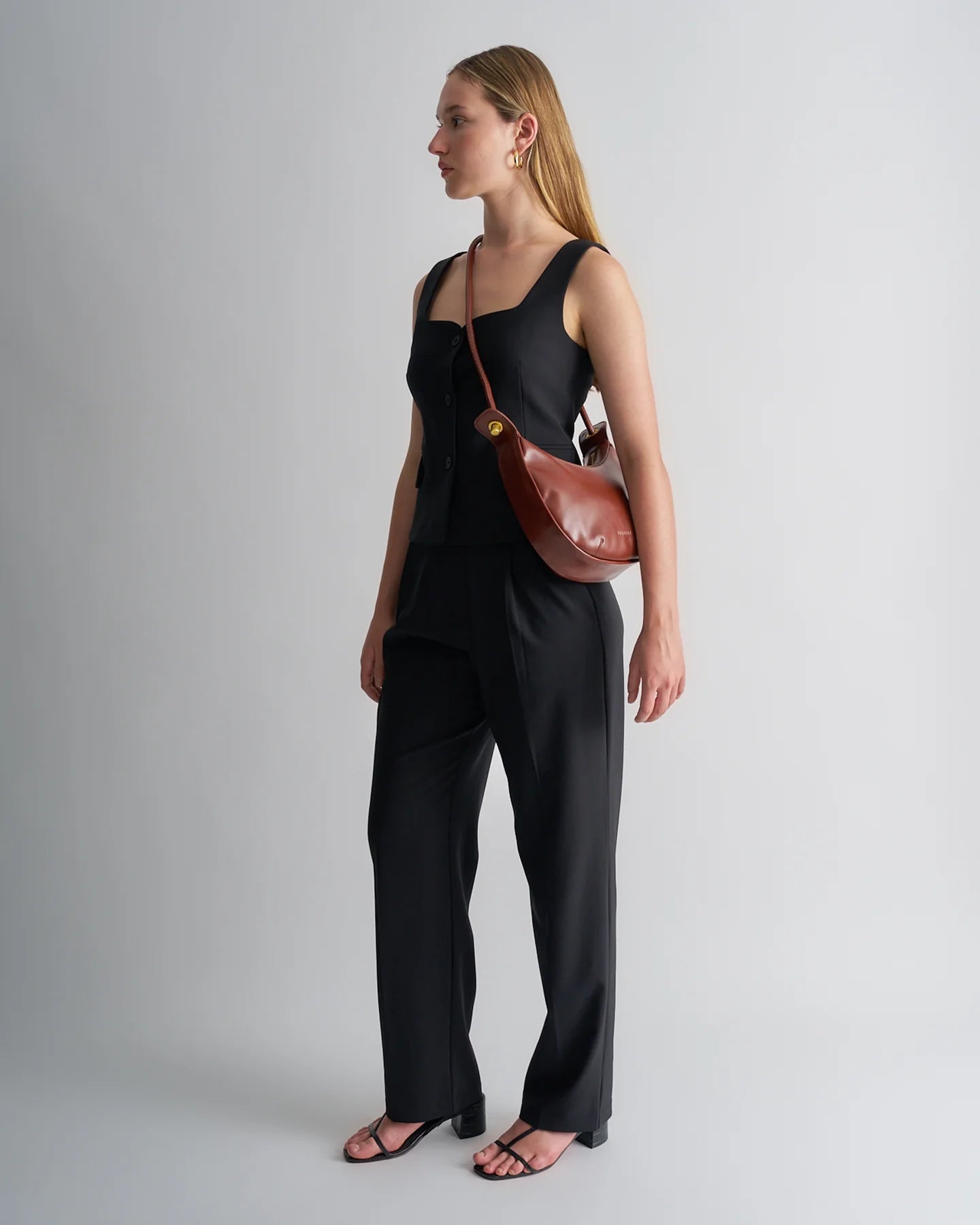 TIE KNOT CROISSANT BAG | SADDLE