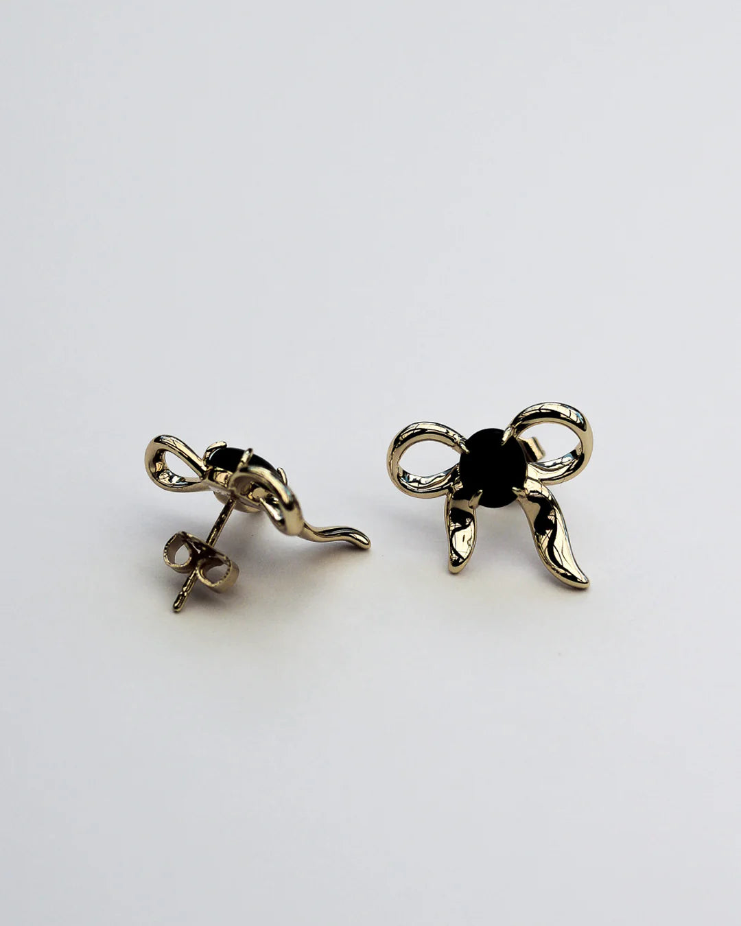 BOW STUD EARRINGS | GOLD/ ONYX