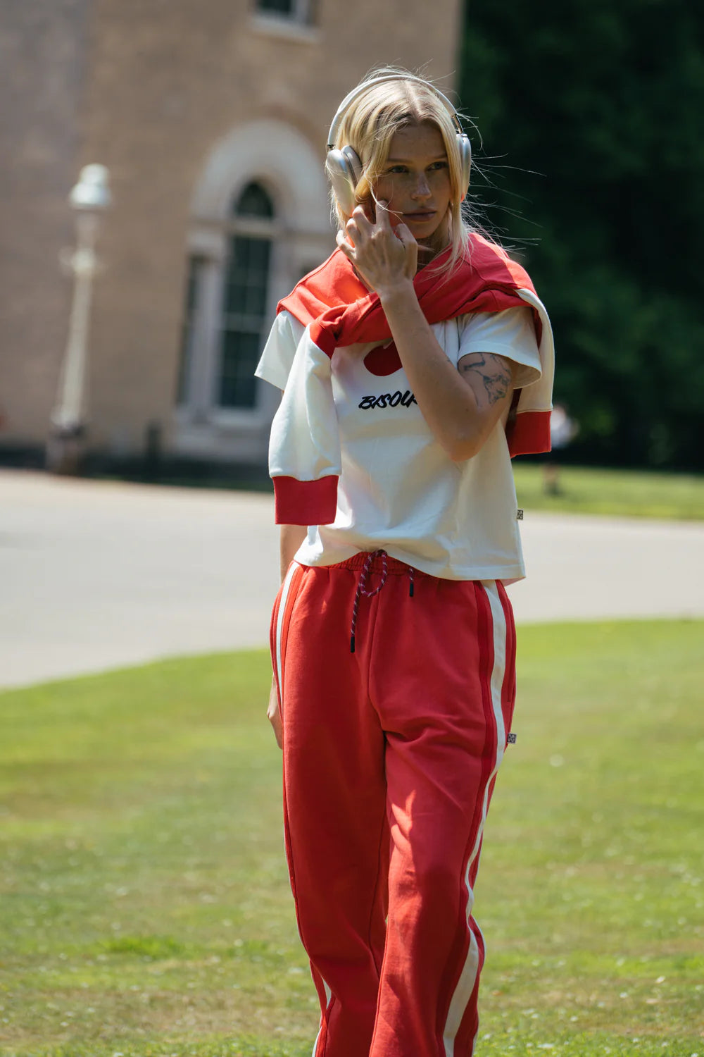 BISOUS BABY TEE | WARM WHITE