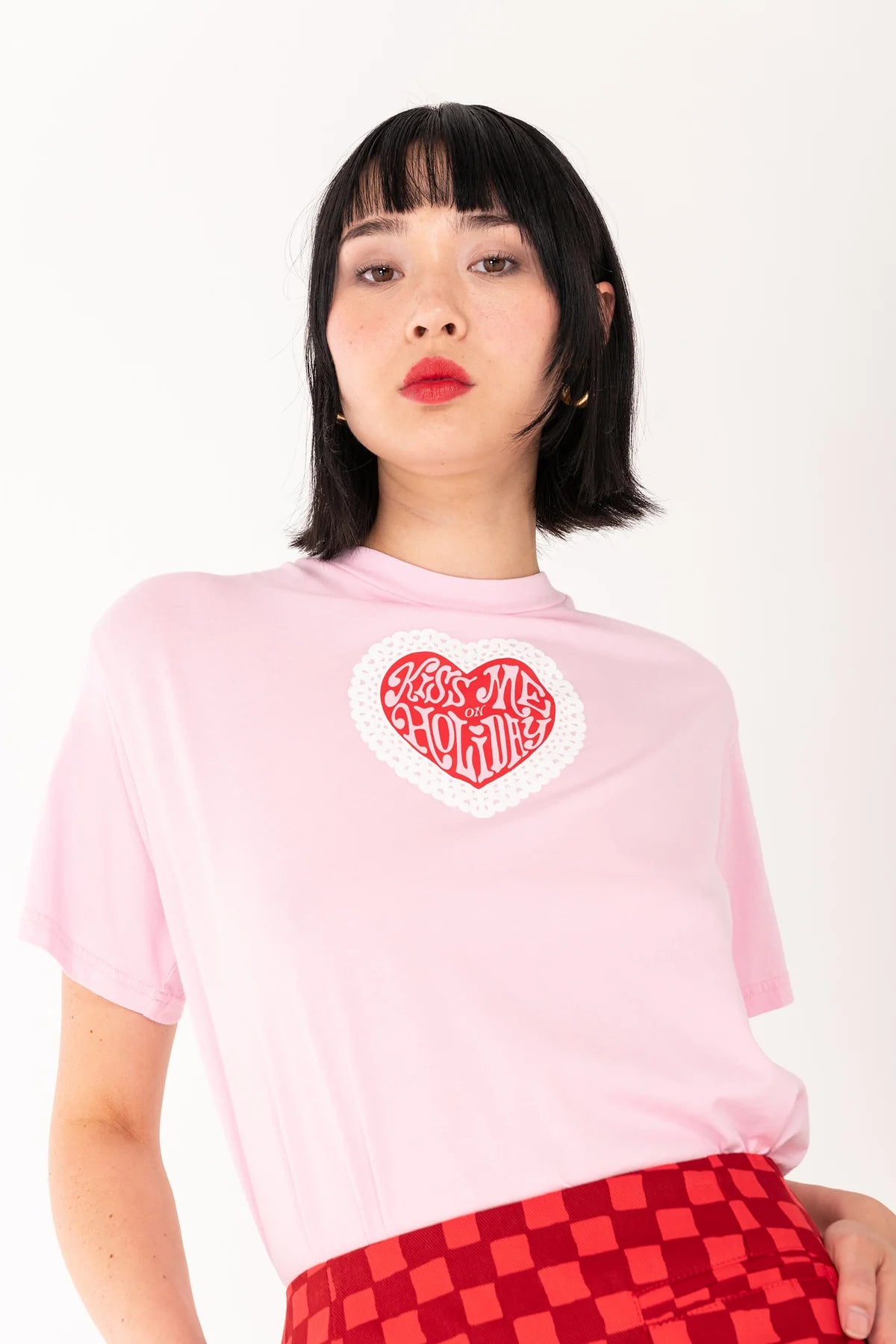 KISS ME ON HOLIDAY TEE | PINK