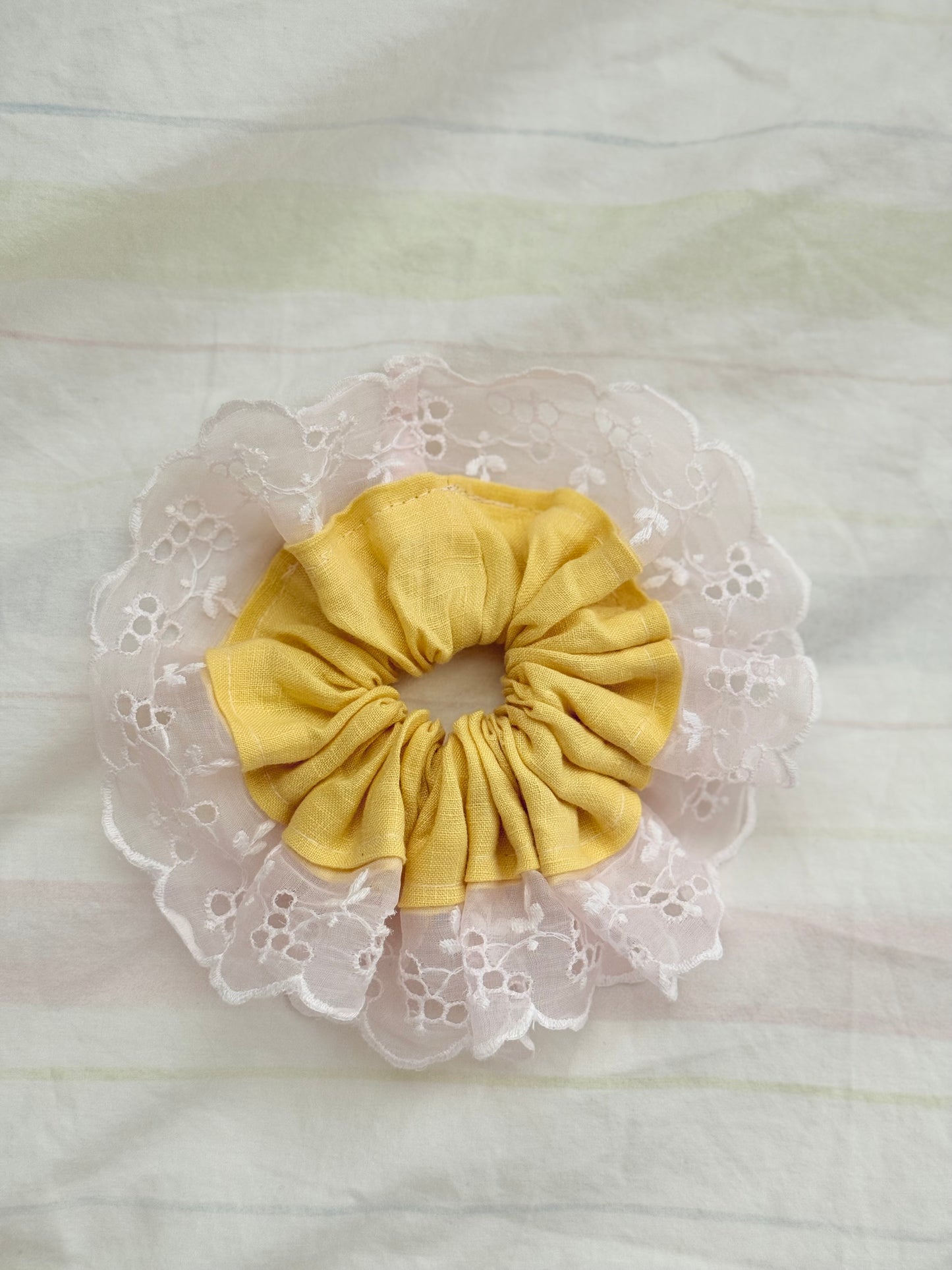 FLOWER FIELDS | DECORATIVE SCRUNCHIE