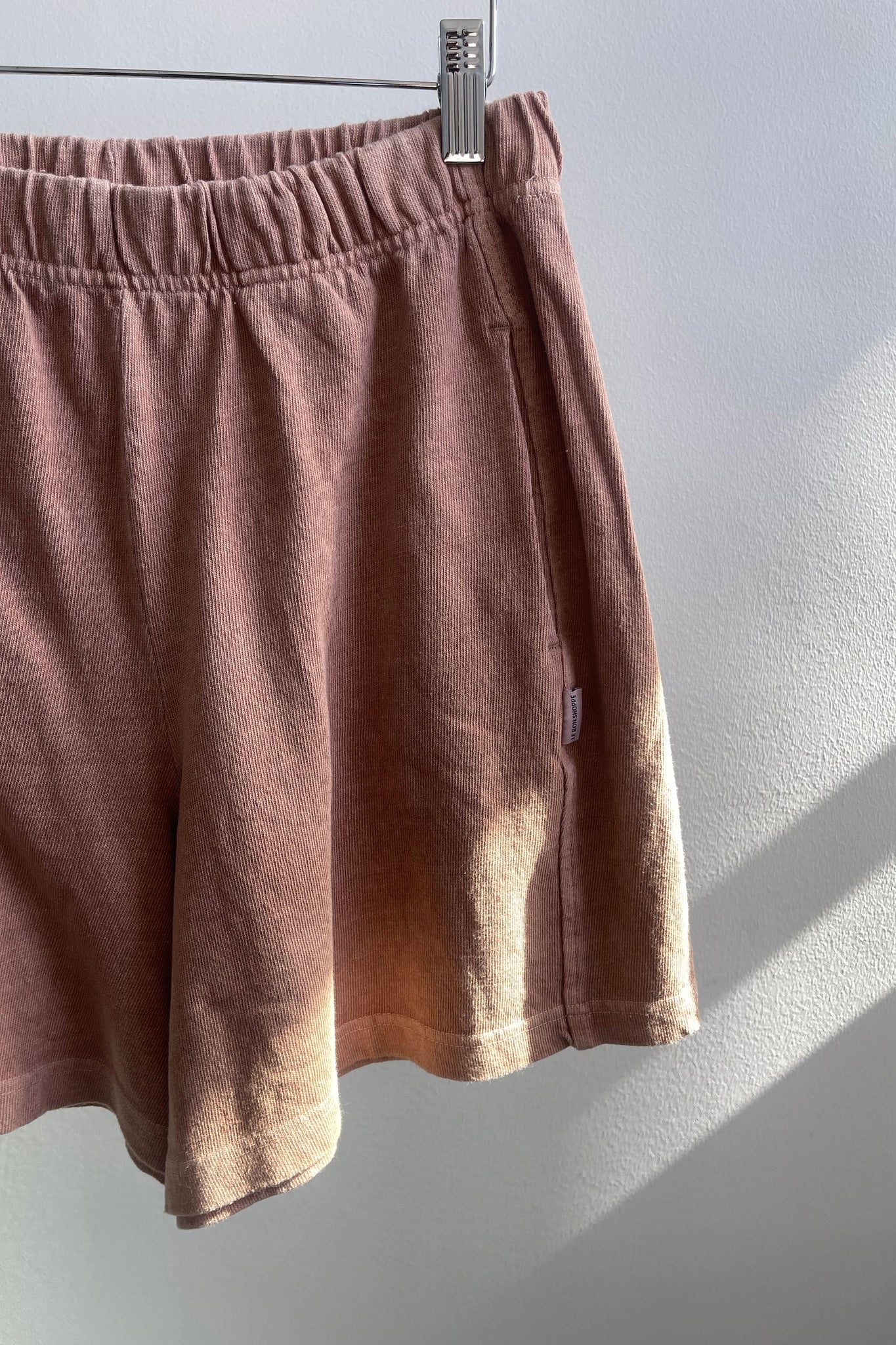 FLARED BASKETBALL SHORTS | MACCHIATO