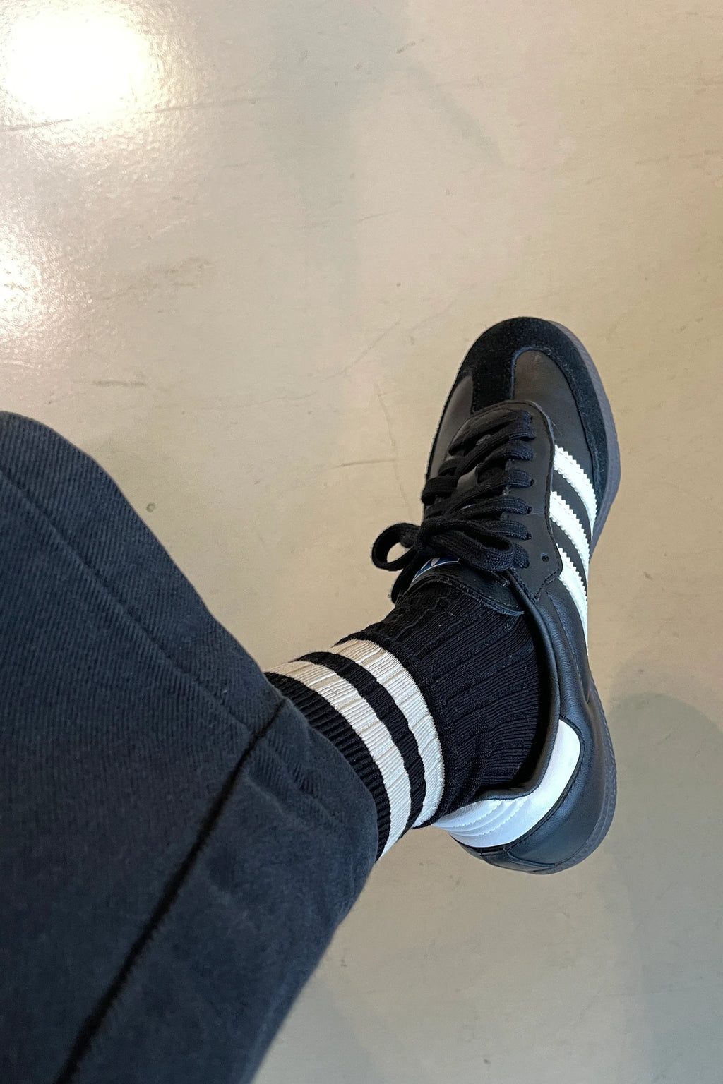 HER VARSITY SOCKS | BLACK
