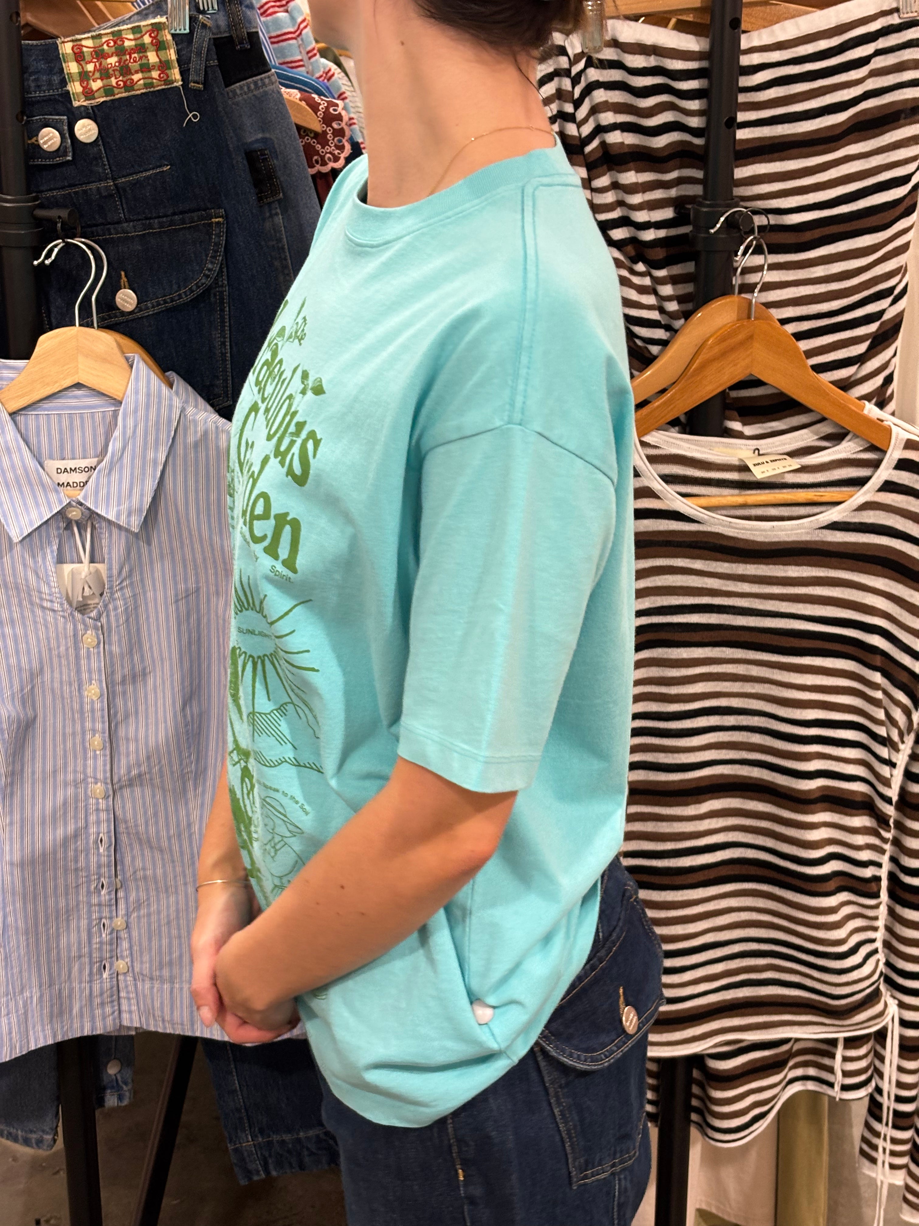 MIRACULOUS GARDEN GRAPHIC TEE | AQUA