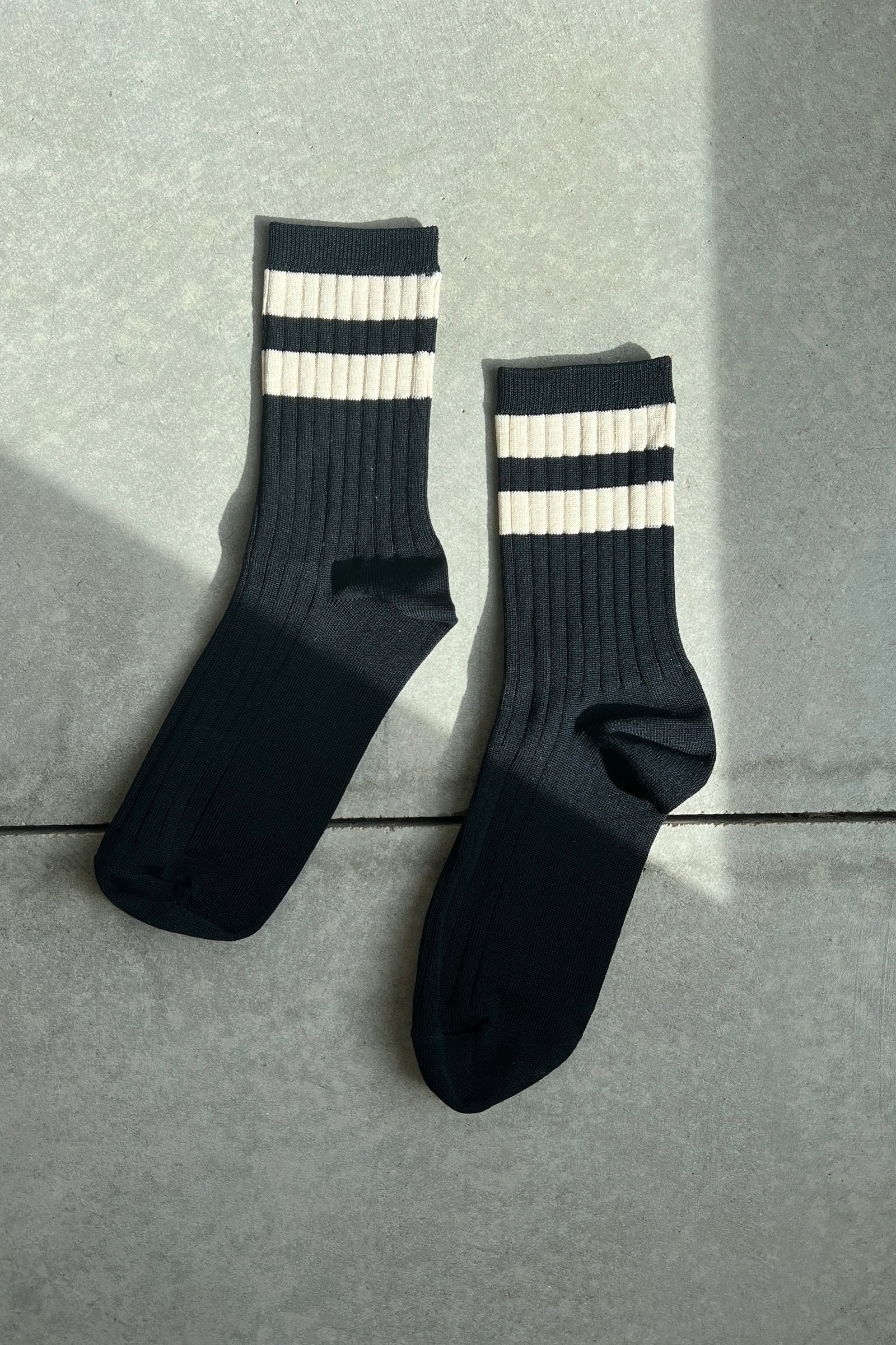 HER VARSITY SOCKS | BLACK