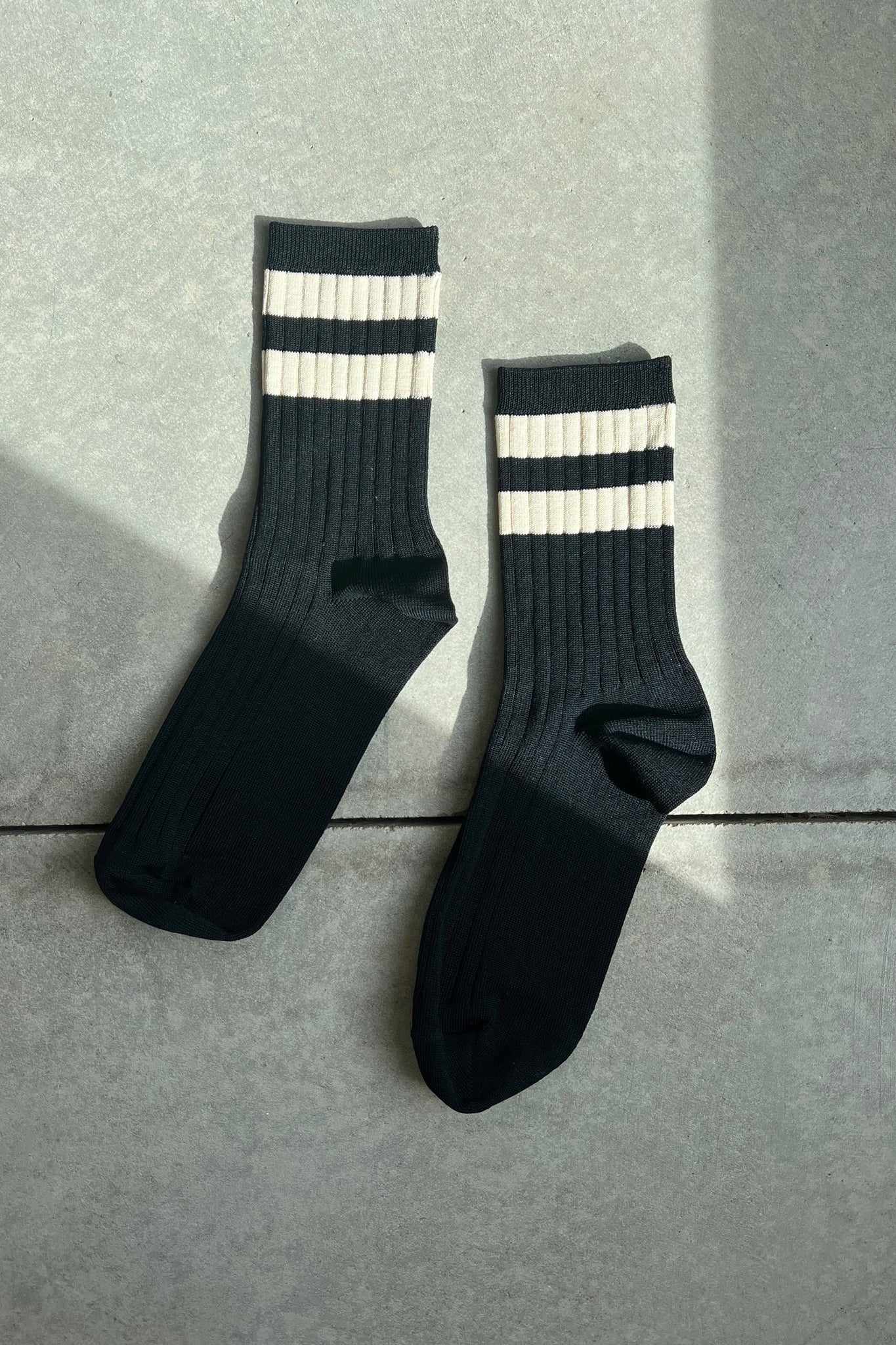 HER VARSITY SOCKS | BLACK