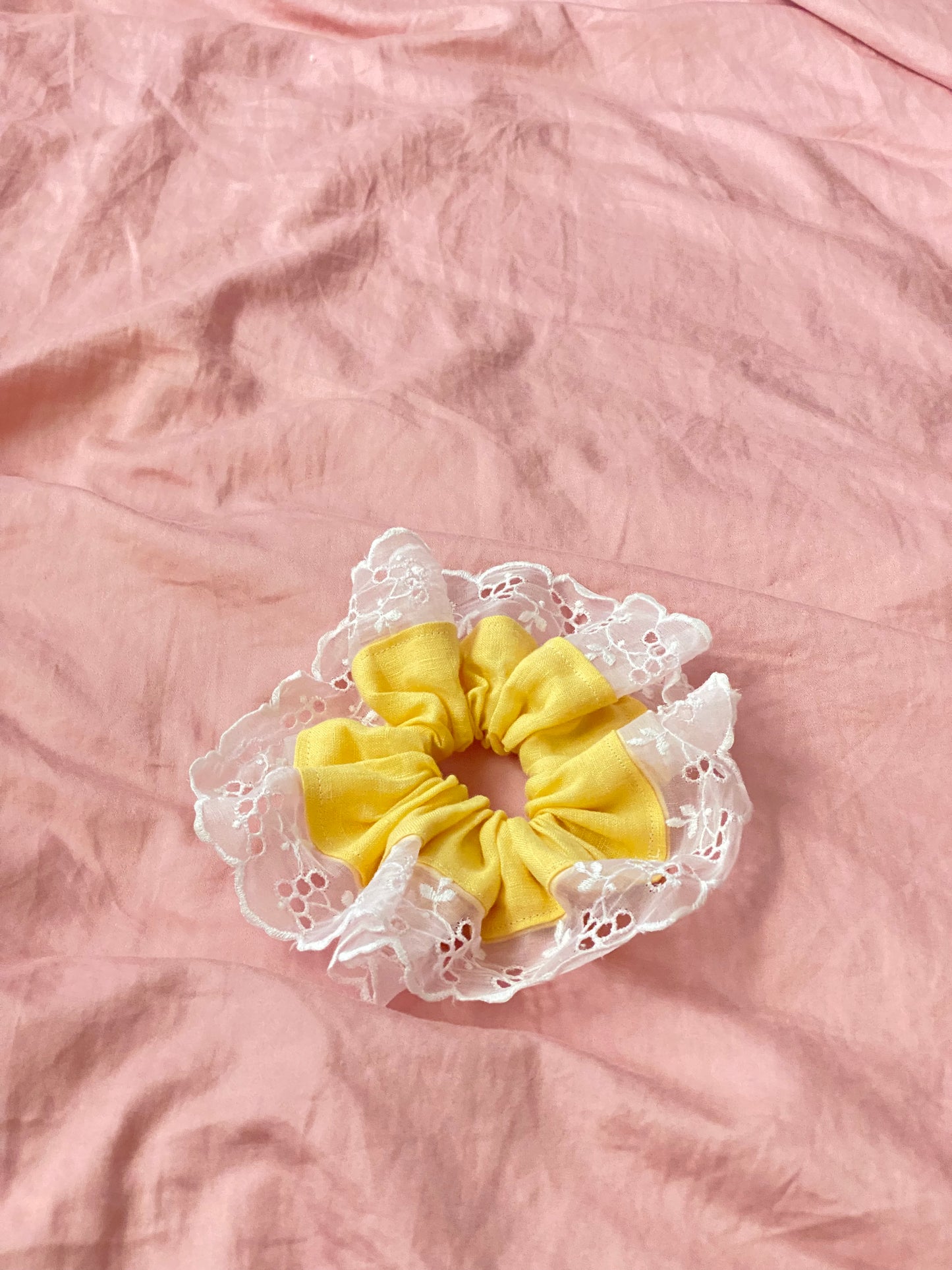 FLOWER FIELDS | DECORATIVE SCRUNCHIE