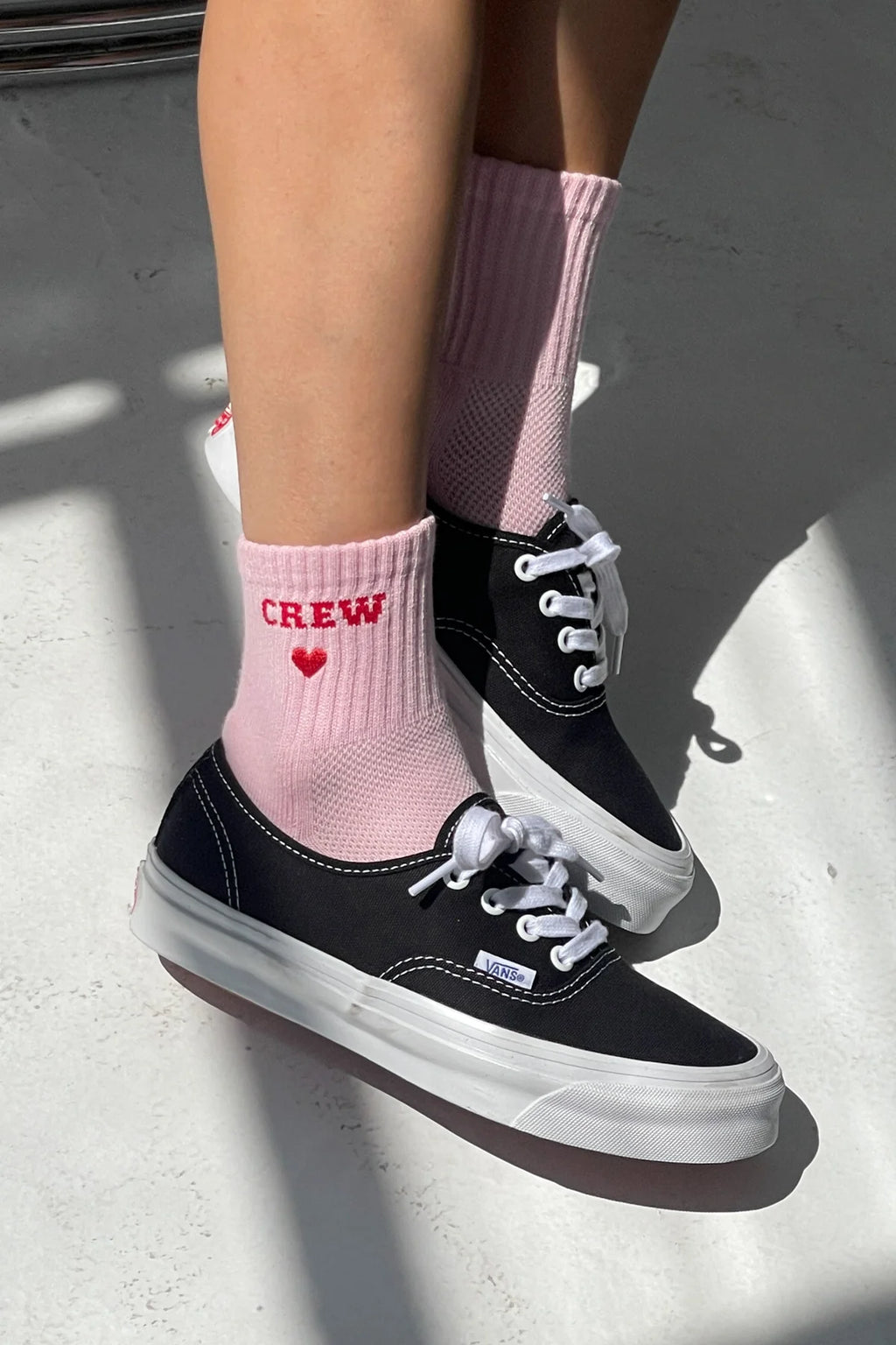 EMBROIDERED CREW SOCKS | STRAWBERRY MILK