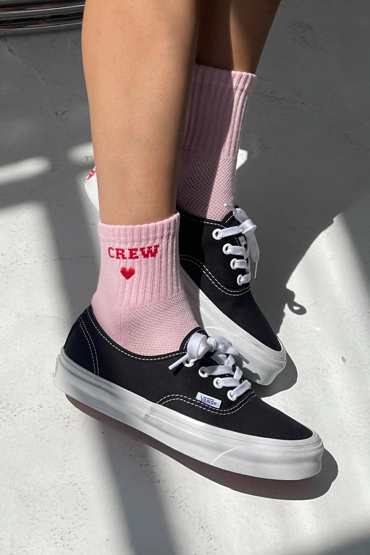 EMBROIDERED CREW SOCKS | STRAWBERRY MILK