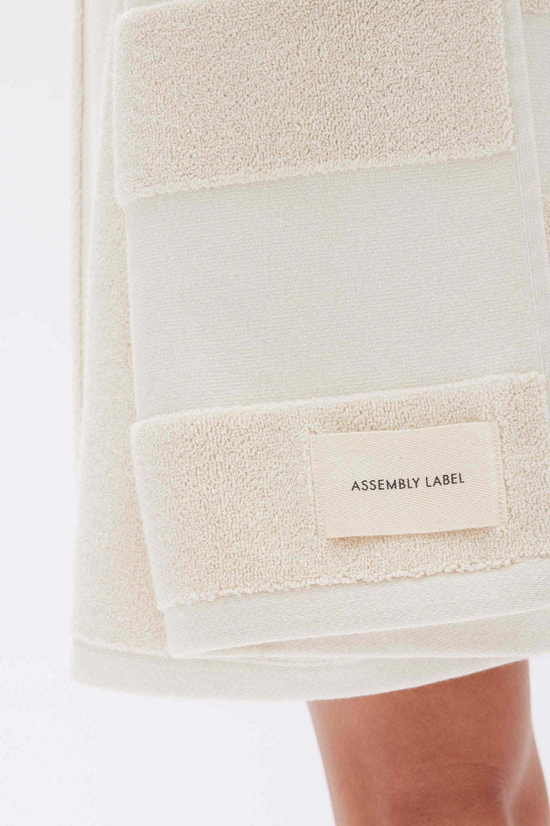 JACQUARD TILE BEACH TOWEL | LIMESTONE