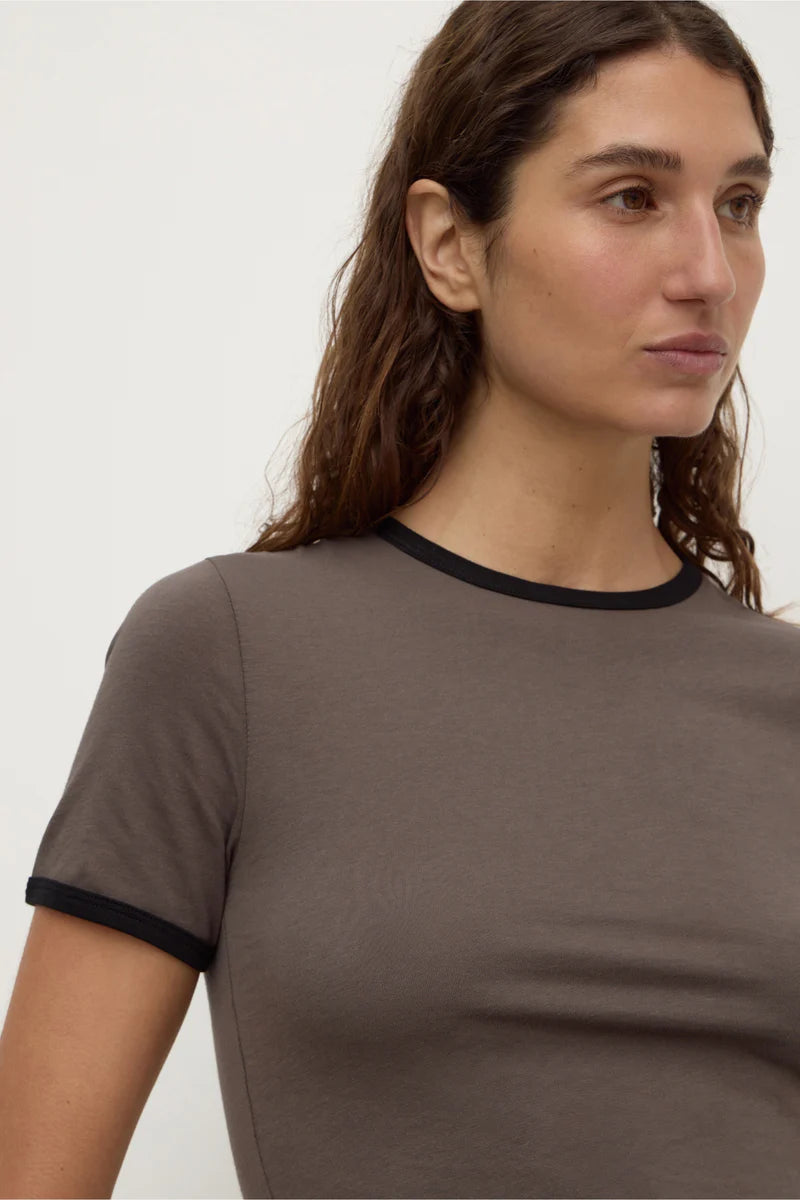 KOURT CONTRAST BIND TEE | BARK / BLACK