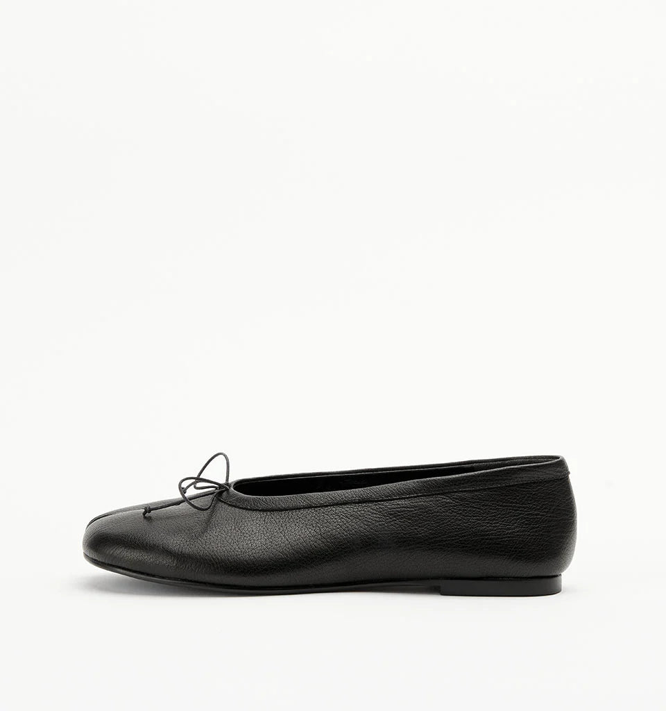 ALIAS MAE LANA TABI | BLACK TUMBLE