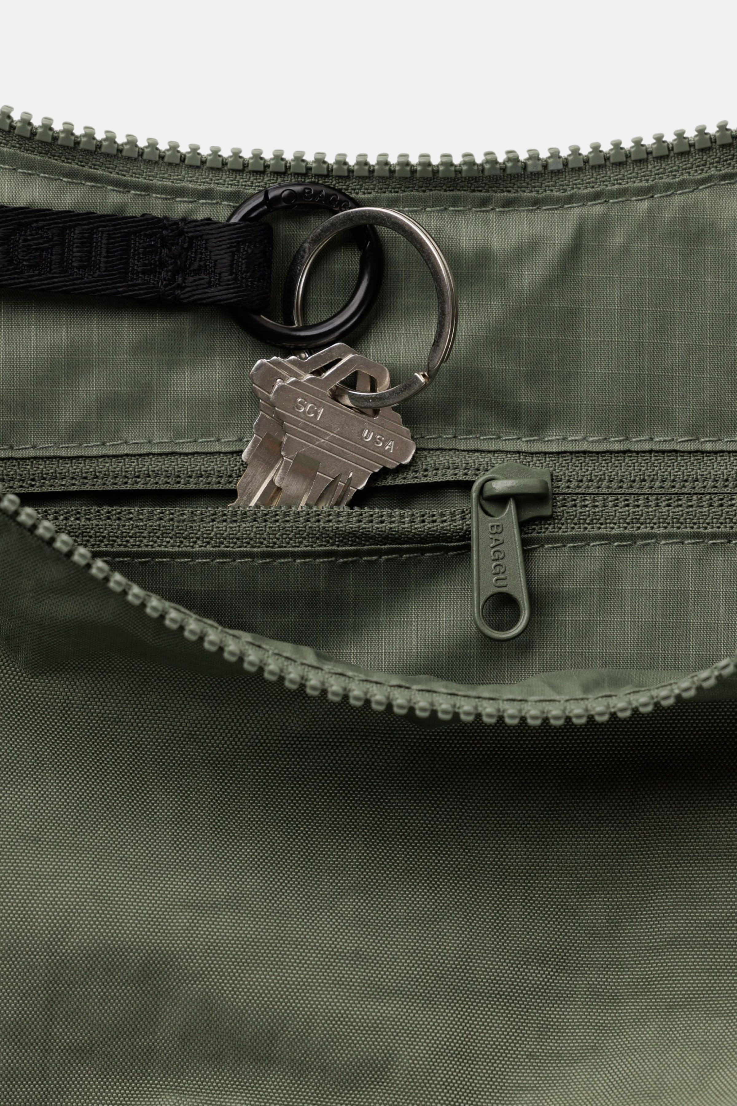 Baggu Medium Nylon Crescent Bag Caper