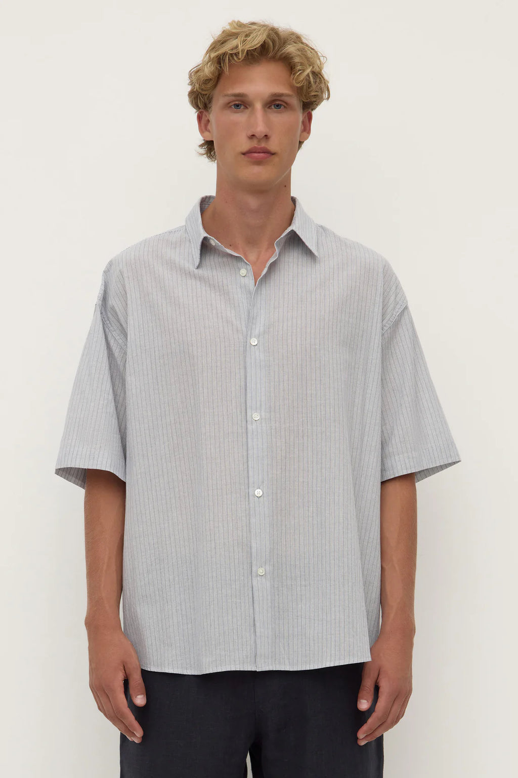 OLLY SHORT SLEEVE SHIRT | GRAPHITE/WHITE