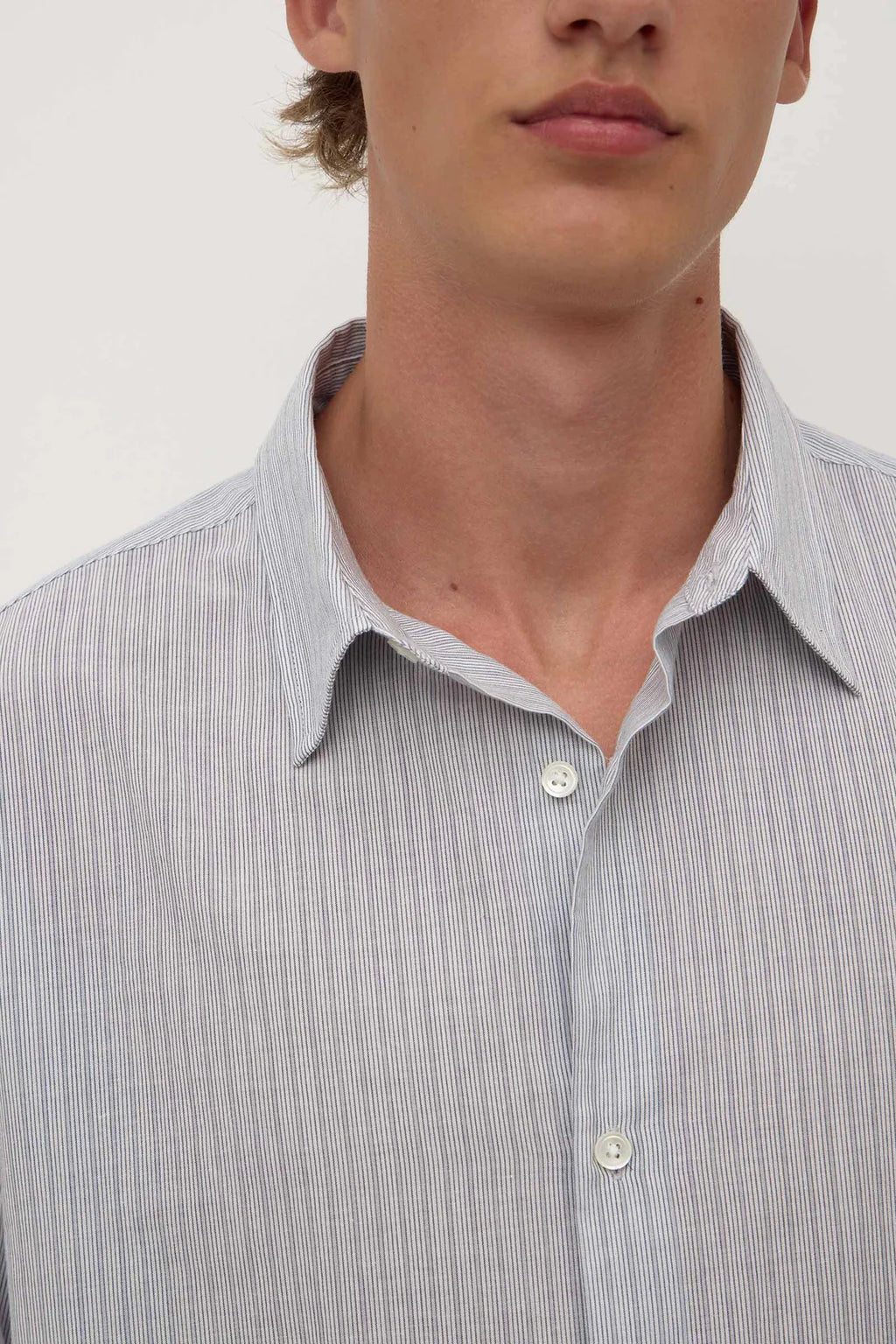 OLLY SHORT SLEEVE SHIRT | GRAPHITE/WHITE