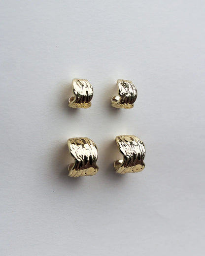OYSTER SHELL HOOPS - SMALL | 18K GOLD PLATING