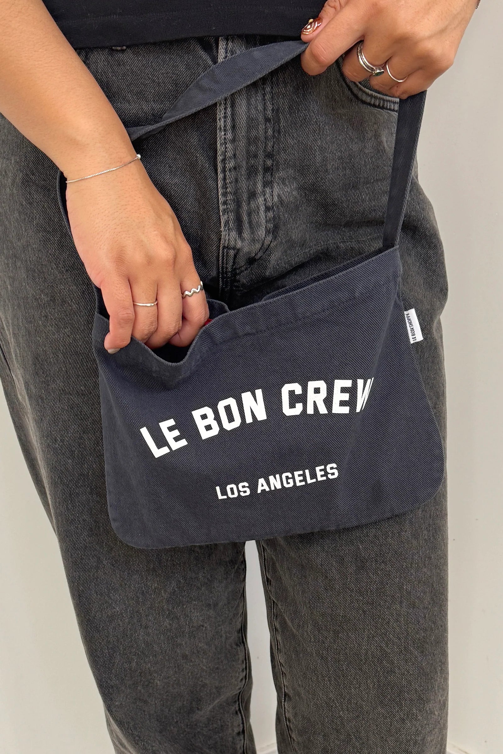 PETITE HAPPY CARRY BAG - COAL + WHITE