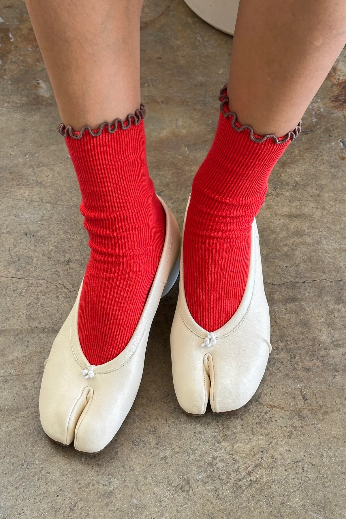 RUFFLED MODAL SOCKS | PAPRIKA / BROWN EDGE
