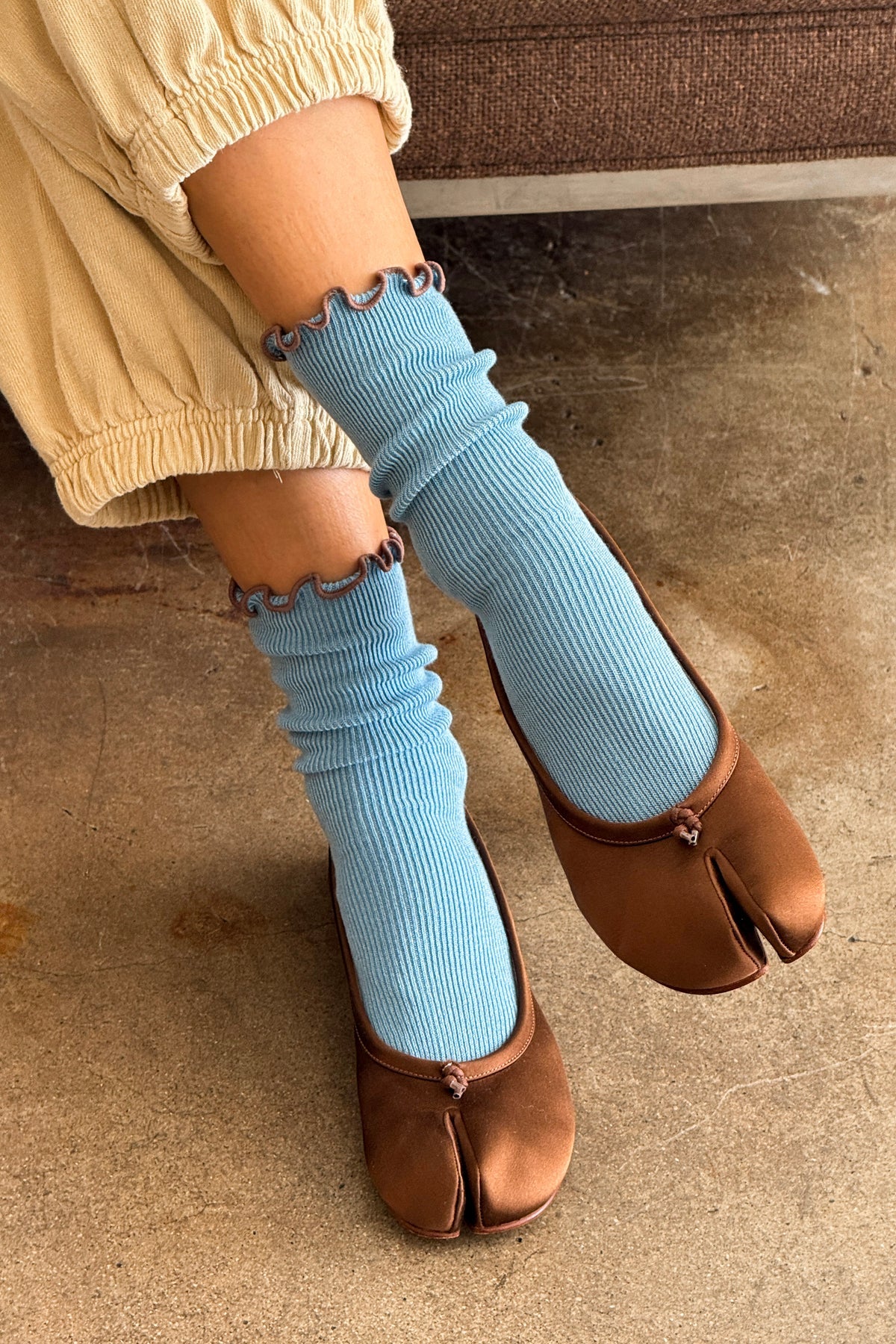RUFFLED MODAL SOCKS | POWDER BLUE / BROWN EDGE