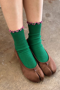 RUFFLED MODAL SOCKS | SPINACH / PINK EDGE