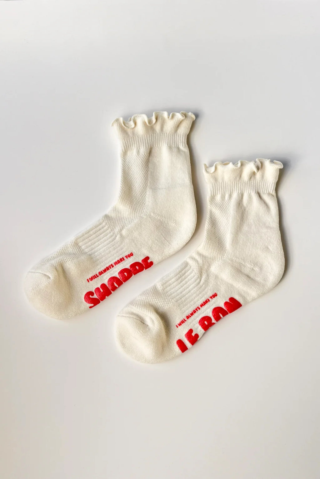 RUFFLED HUGGER CREW SOCKS | VANILLA / RED