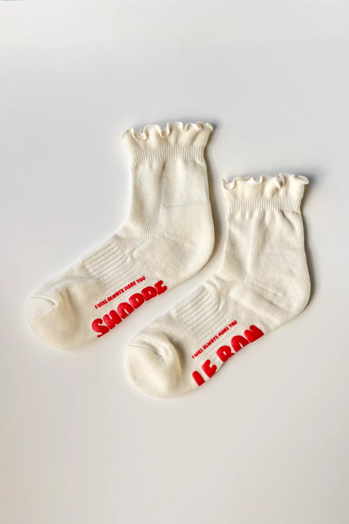 RUFFLED HUGGER CREW SOCKS | VANILLA / RED