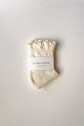 RUFFLED HUGGER CREW SOCKS | VANILLA / RED