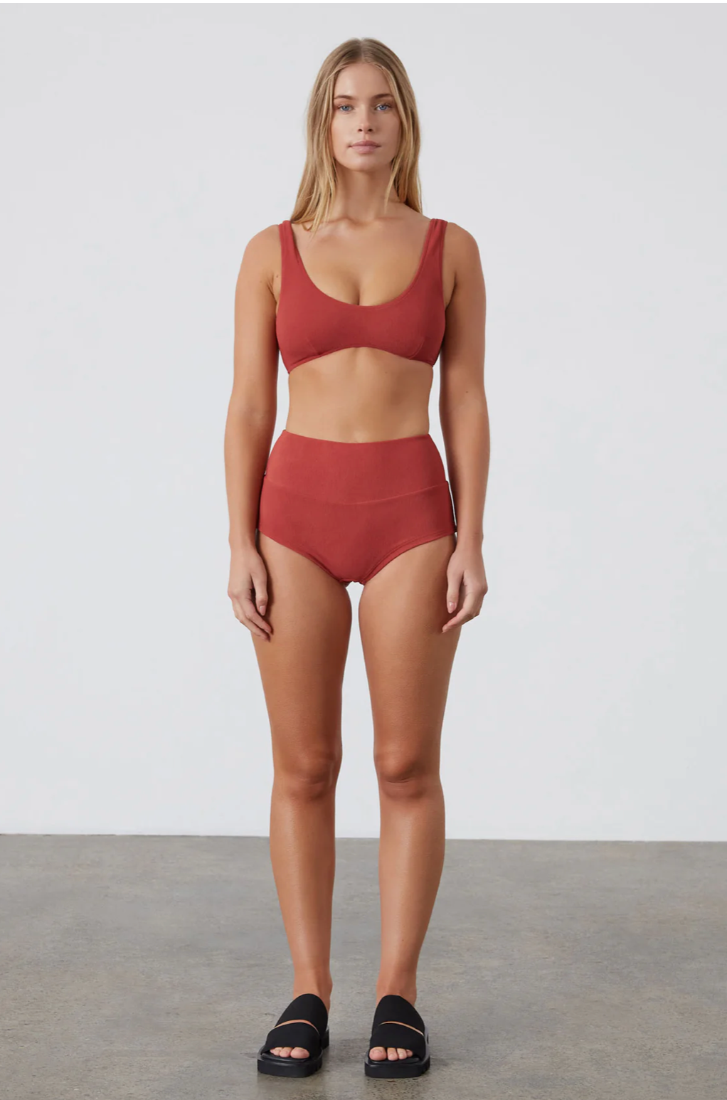 EARTH RED TEXTURED CROP BRALETTE