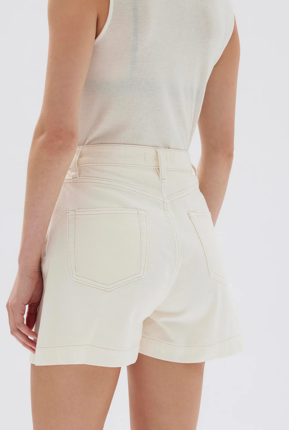 BOXY DENIUM SHORTS | ECRU