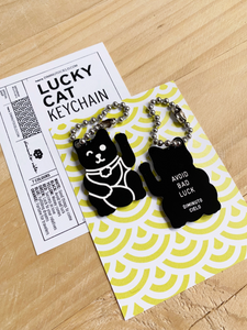 LUCKY CAT KEYCHAIN