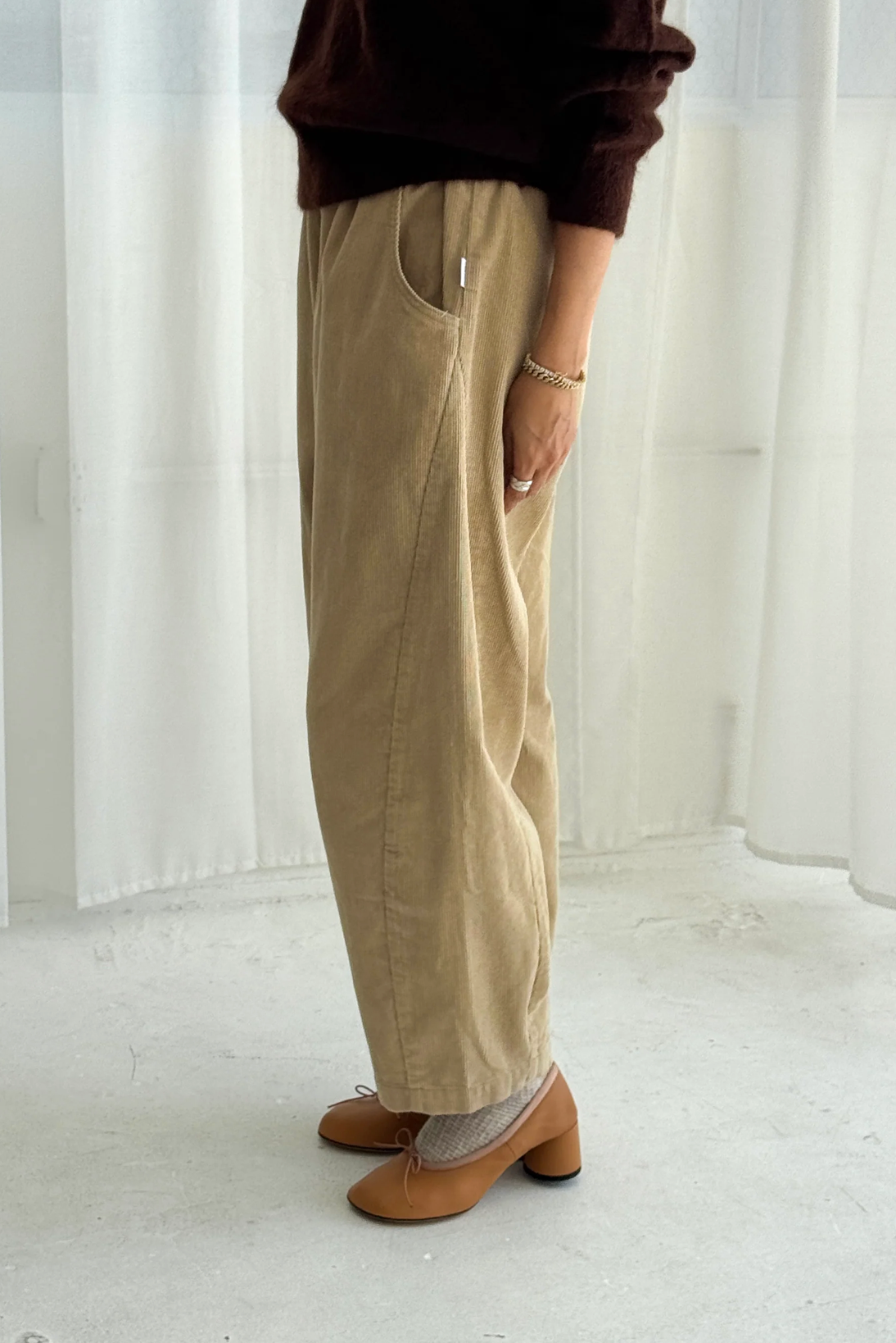 CORDUROY ARC PANTS | KHAKI