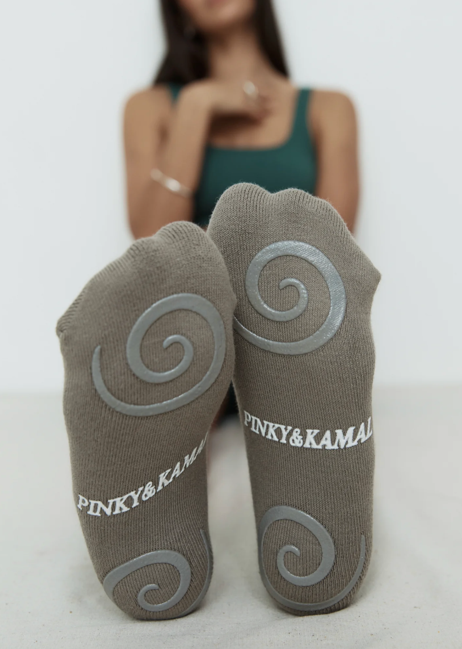 Pinky & Kamal Pilaties Sprial Grip Sock Pebble Grey